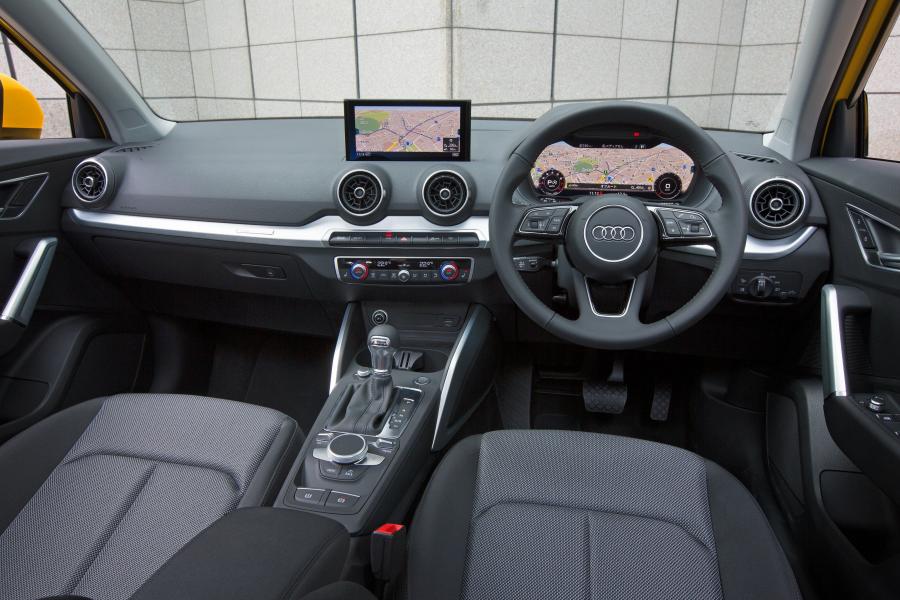 Торпедо Audi Q2 TFSI Quattro Sport 2017 года  (JP) (фото 11 из 25)